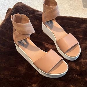 Sorel Cameron Flatform Sandals - never worn